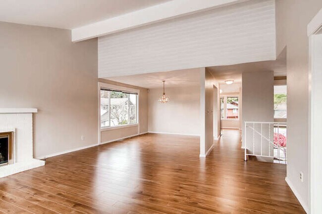 Building Photo - 15905 NE 106th Ct
