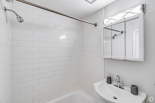 Foto del edificio - 630 W Fisher Ave