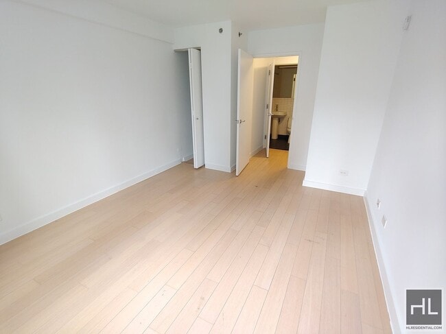 Building Photo - East 39th Street