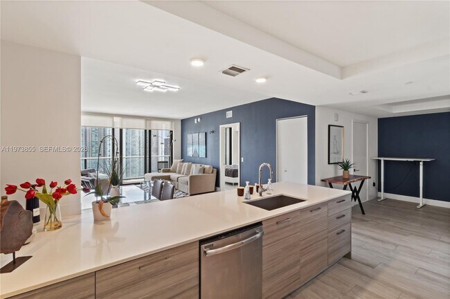 Foto del edificio - 121 NE 34th St