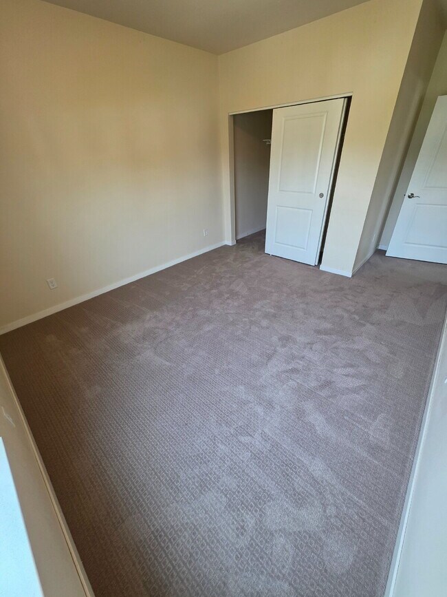 Foto del edificio - 2 Bedroom | 1 Bathroom 3rd Floor Apartment...