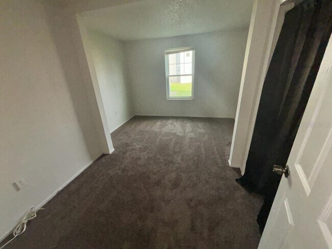 Foto del edificio - 834 Sky Lake Cir