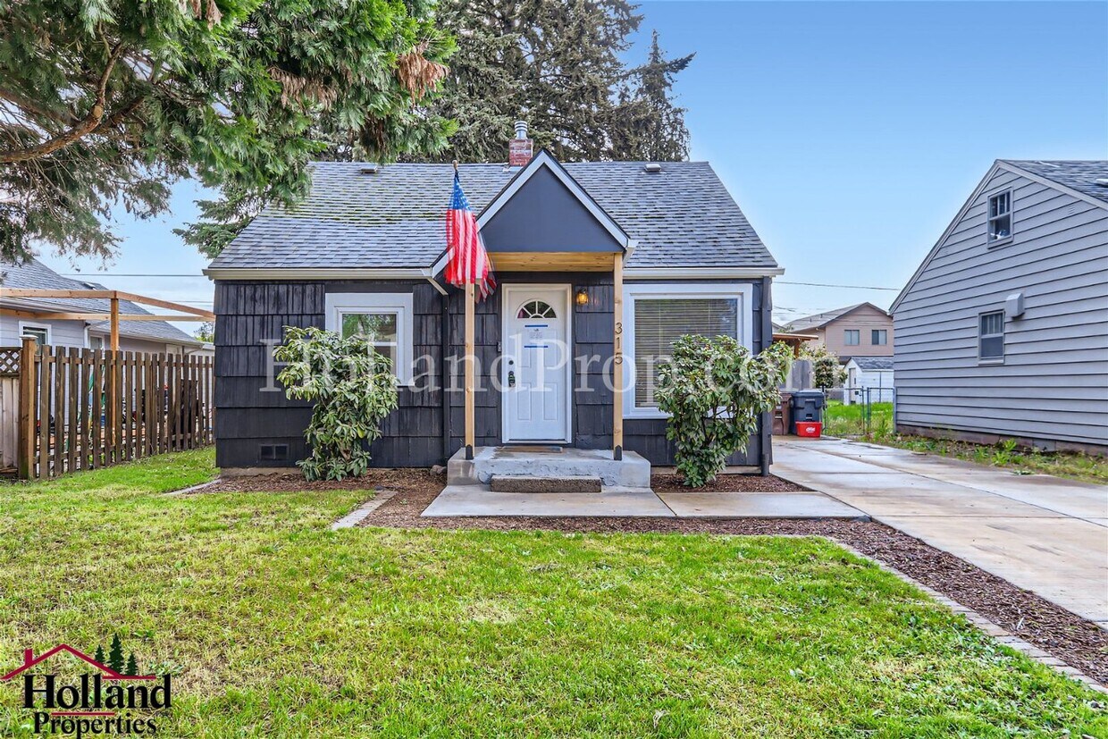 Primary Photo - Charming 2-Beds Pet-Friendly Home in Hills...