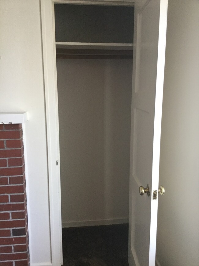 Foto del edificio - Quaint One Bedroom Duplex ~Close to Campus!