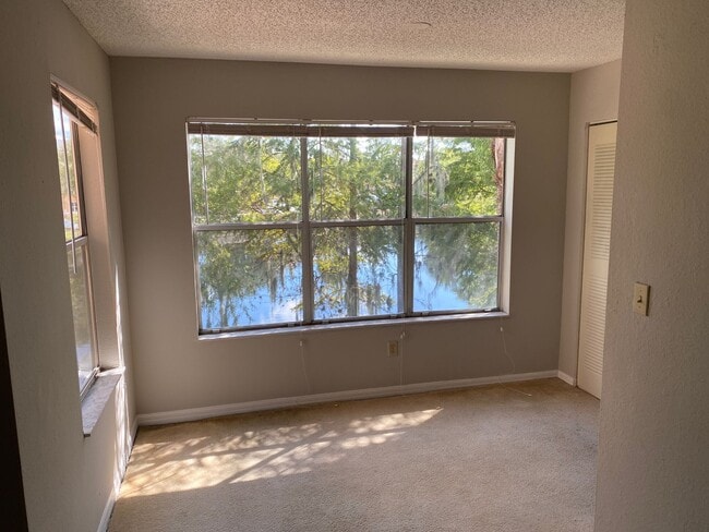 Building Photo - Venetian Place - 1323