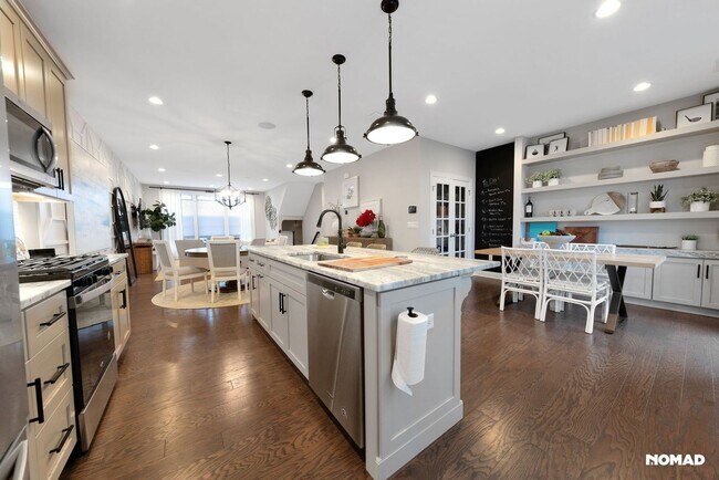 Foto del edificio - Charming 2BR Townhome in Danbury