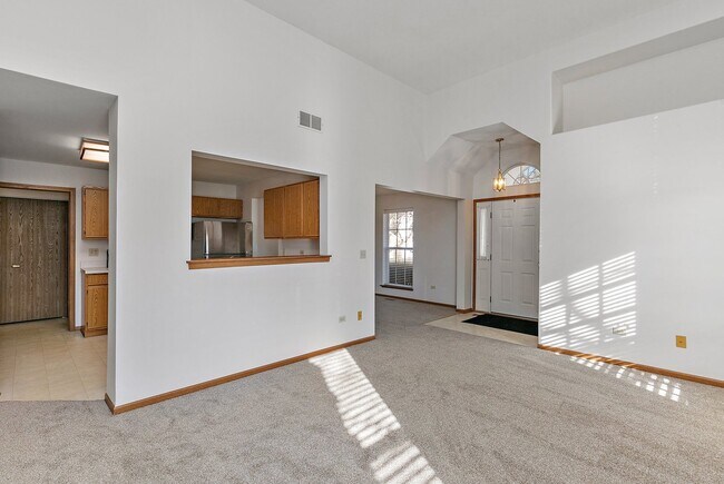 Building Photo - 2140 Peach Tree Ln