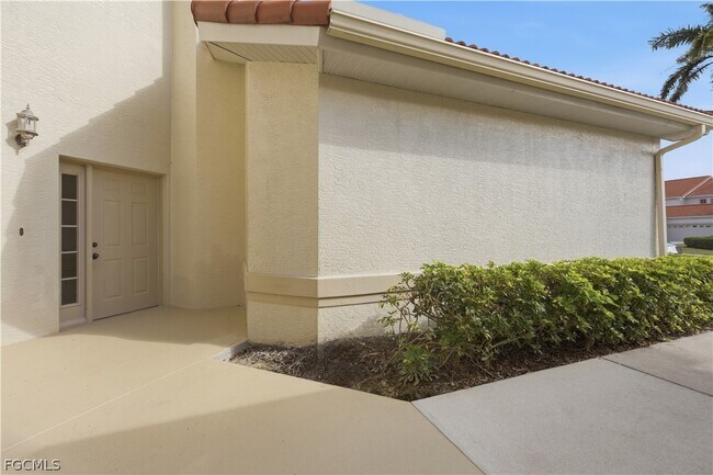 Foto del edificio - 15190 Royal Windsor Ln