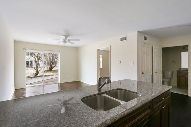 Foto del edificio - BEAUTIFULY RENOVATED 2 BED 1 BATHROOM IN GENTILLY AREA