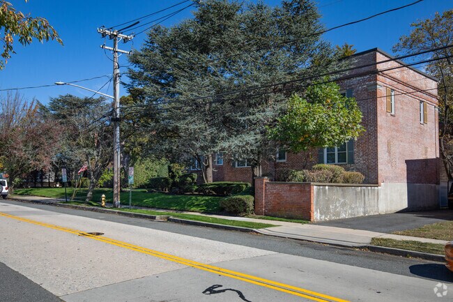 Foto del edificio - 43 N Forest Ave