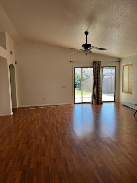 Foto del edificio - 2429 E Patrick Ln