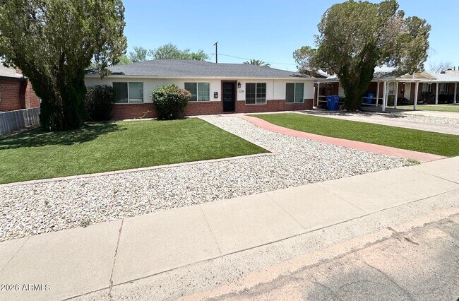 Foto del edificio - 2220 E Heatherbrae Dr