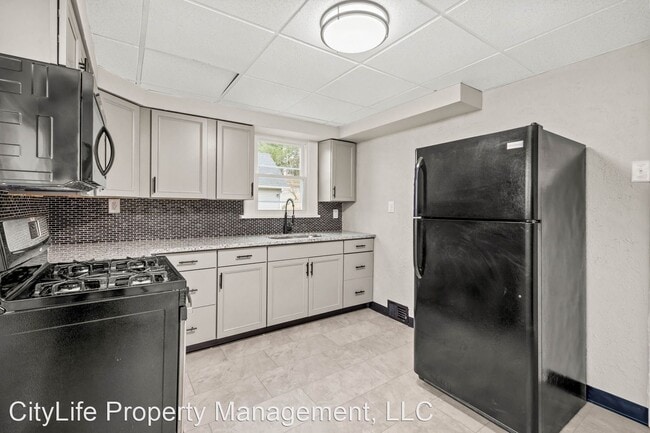 Building Photo - 3 br, 1 bath House - 1174 Forest Avenue