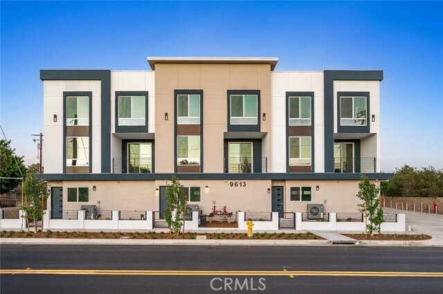 Foto del edificio - 9613 Juniper Ave