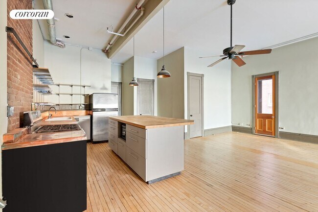 Building Photo - 190 Grand St