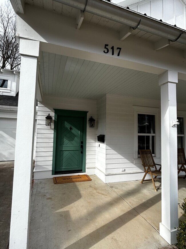 Building Photo - UNFURNISHED Beautiful Large Home Available Now on North Walnut in Fayetteville !!