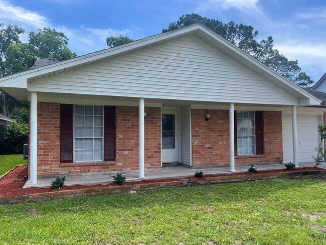 Building Photo - 1815 Westwood Dr