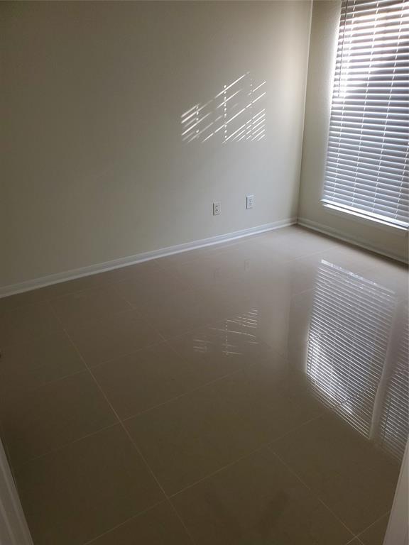 Foto del edificio - 4615 Silverlake Dr