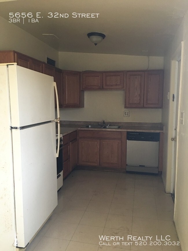 Building Photo - East Side 3BD Home!