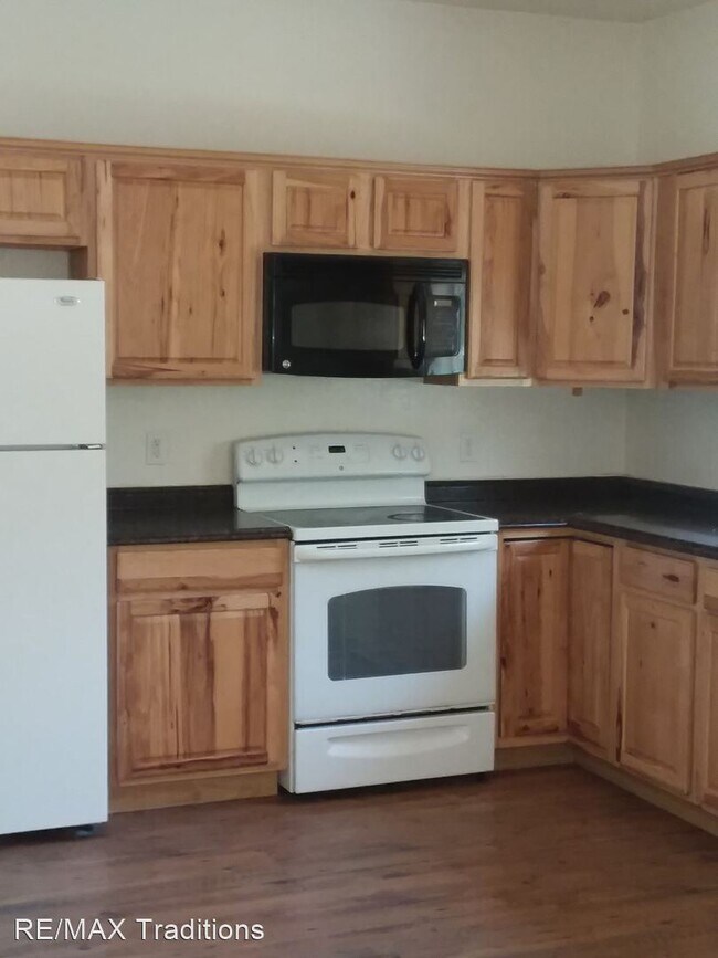 Building Photo - 2 br, 1 bath House - 1976 Christmas Pine