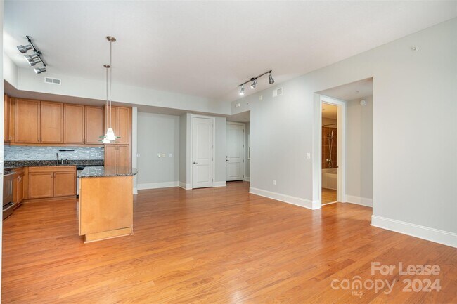 Building Photo - 4620 Piedmont Row Dr