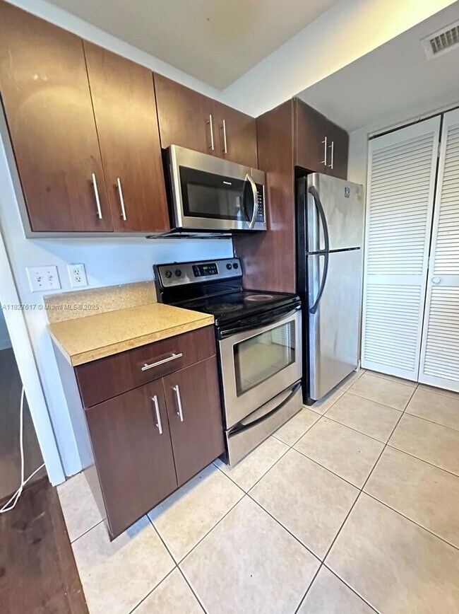 Foto del edificio - 3930 NW 87th Ave
