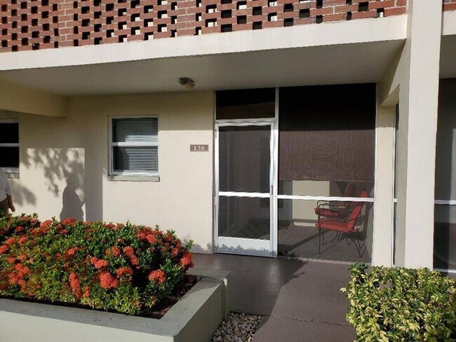 Building Photo - 1340 NE 28th Ave