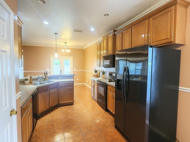Foto del edificio - Spacious 4BR w/ Fenced Yard + Covered Lanai + 2 Car Garage  in Orange Park!