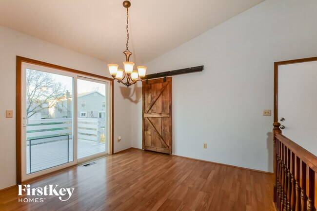 Foto del edificio - 210 Briar Valley Ct S