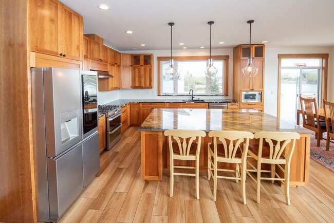 Photo - Campbell Lake House