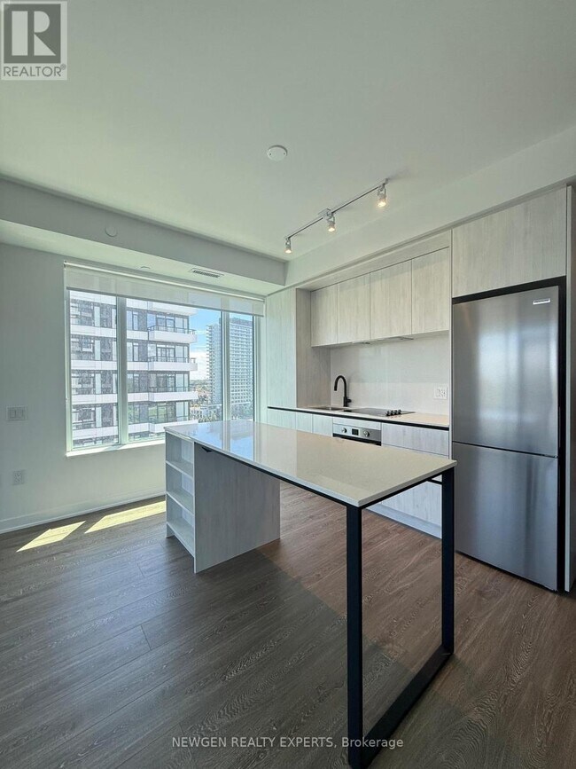 Photo du bâtiment - 2495 Eglinton Ave W