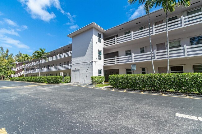 Foto del edificio - 700 Layne Blvd