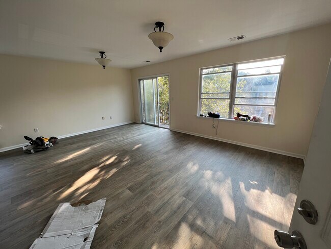 Living room - 547 Broadway