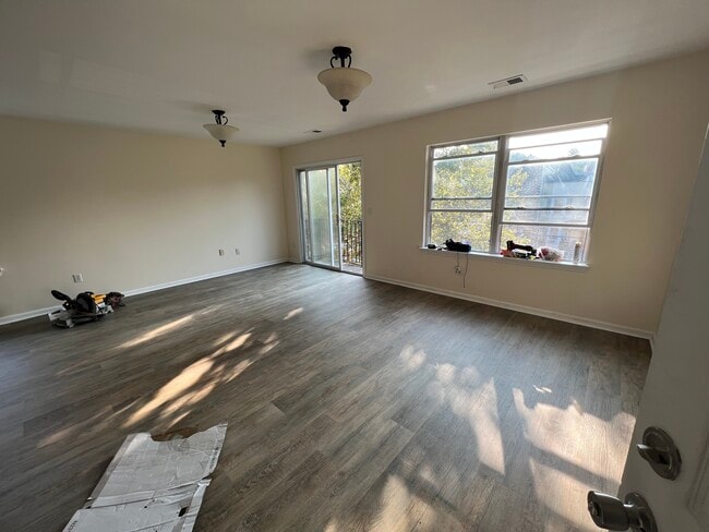 Living room - 547 Broadway