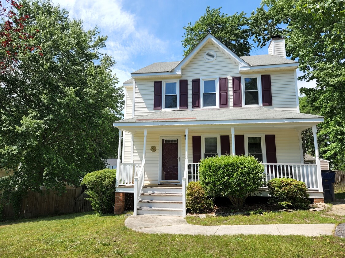 WELCOME! This home will feature a brand new roof (currently being installed). - 12604 Paget Ct