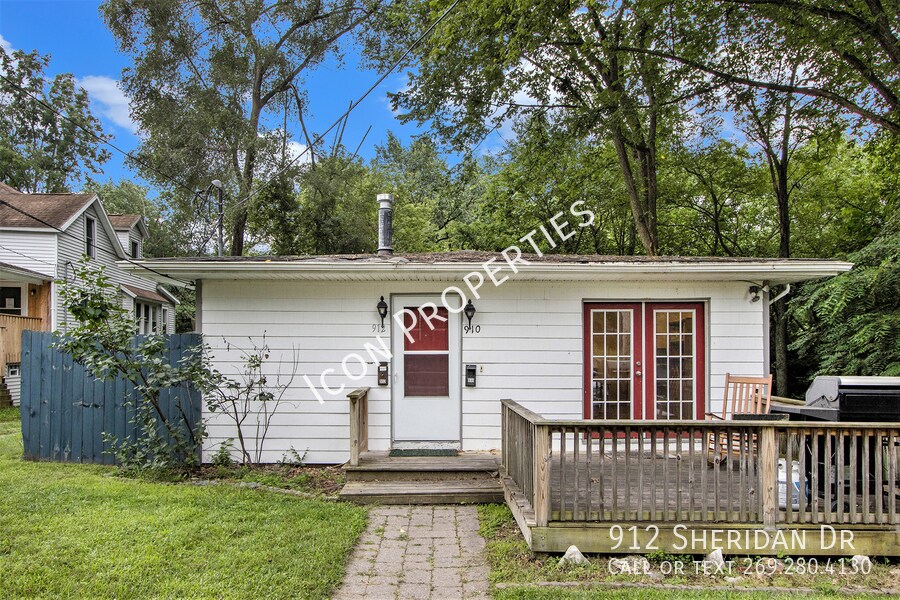 Primary Photo - 912 Sheridan Dr