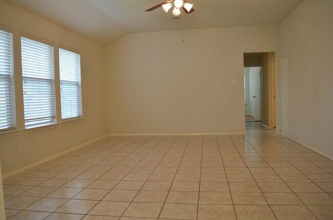 Building Photo - 162 Big Thicket Dr