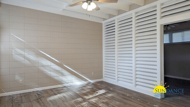 Building Photo - Cozy 1 Bedroom Florida Cottage! Near Ferry...