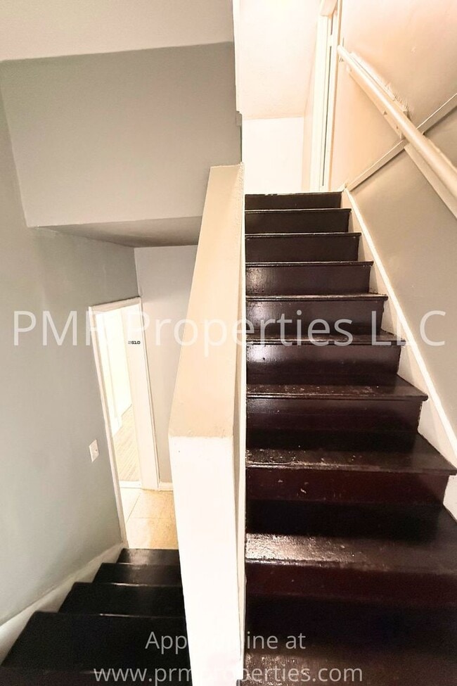 Building Photo - 4 Bedrooms / 1.5 Bathrooms House