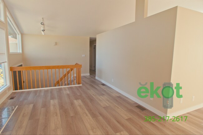 Foto del edificio - Spacious 5 Bedroom Home in Cottonwood Heights