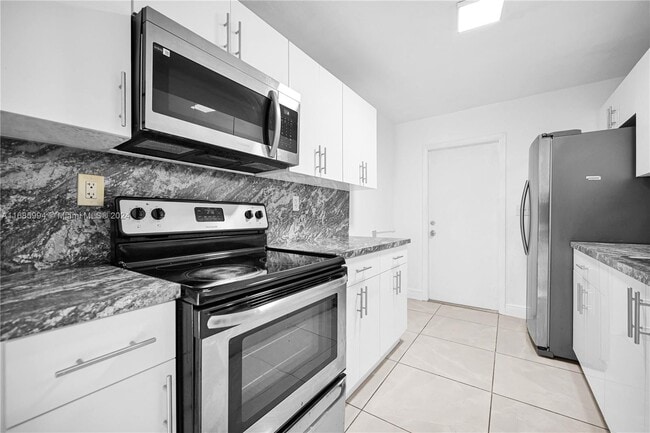 Building Photo - 18016 NW 40th Ct