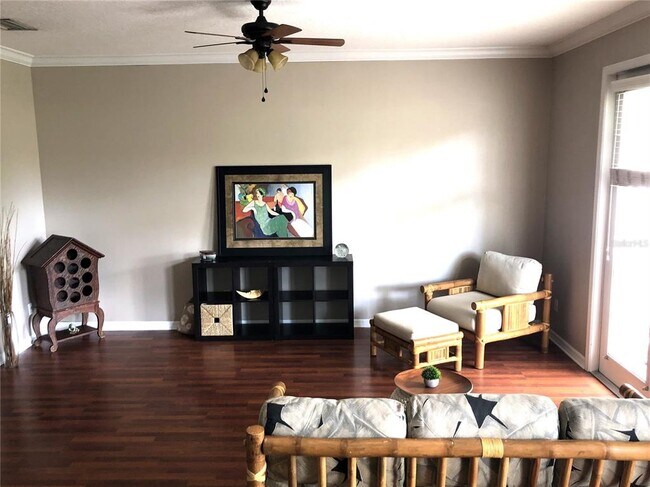 Foto del edificio - 656 Pinebranch Cir