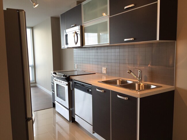 Photo du bâtiment - 1610-13688 100 Avenue