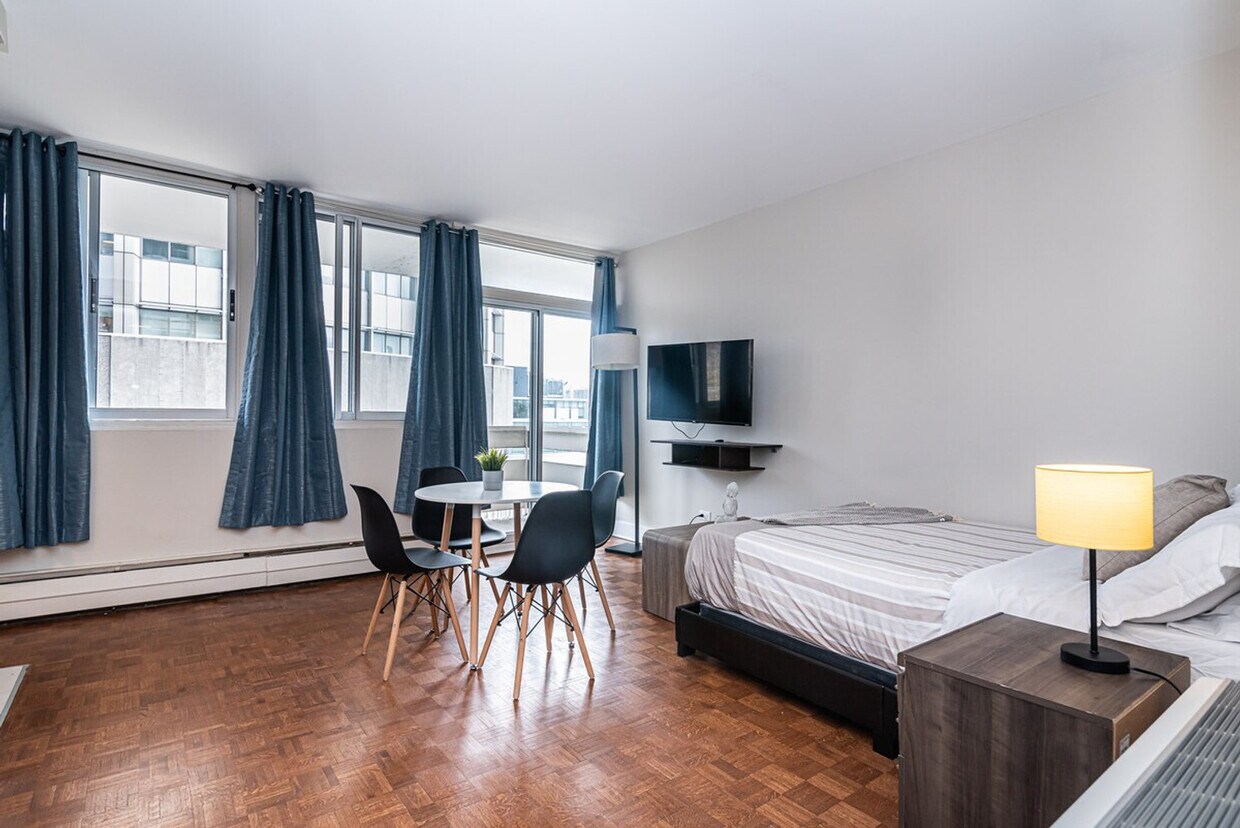 Primary Photo - 1272 Rue Redpath-Crescent