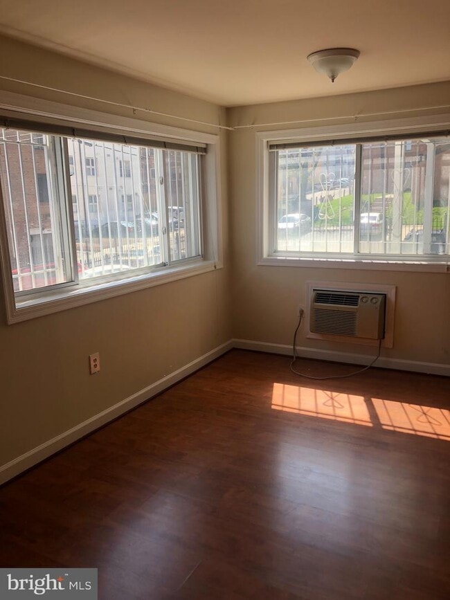 Building Photo - 1420 Clifton St NW