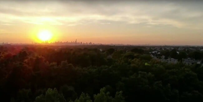 Foto del edificio - 118-82 Metropolitan Ave