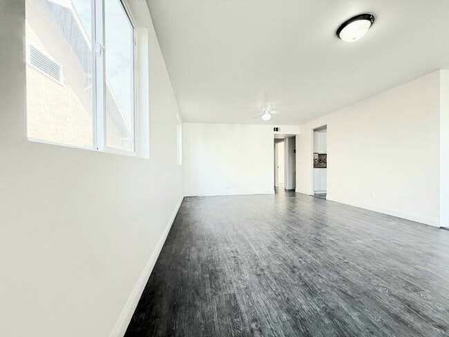 Building Photo - 1440 E 42nd St