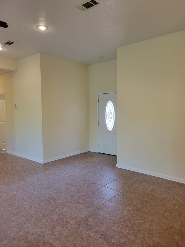 Foto del edificio - 210 Small Oaks Rd