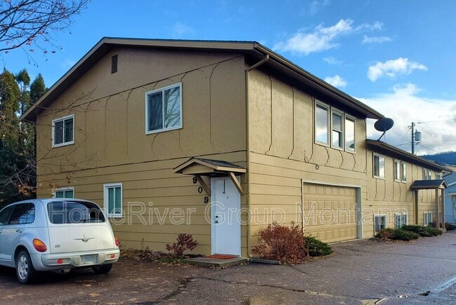 Building Photo - 909 Pattee Creek Dr