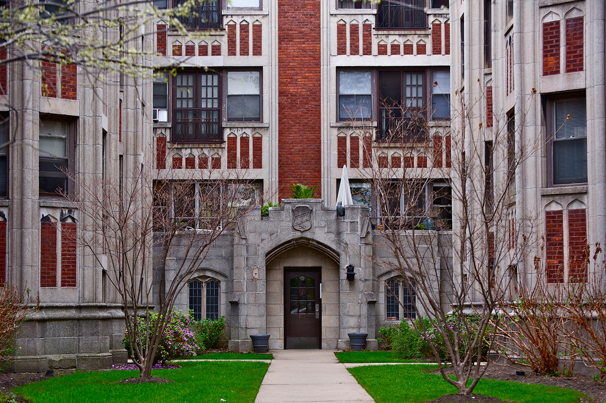 173-181 N. Grove Ave. Apartments - Oak Park, IL | Apartments.com